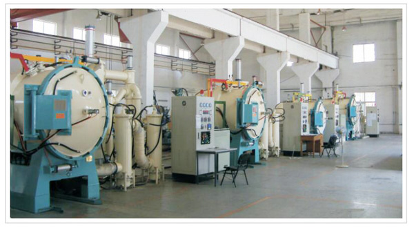 Vacuum sintering furnace for cemented carbide