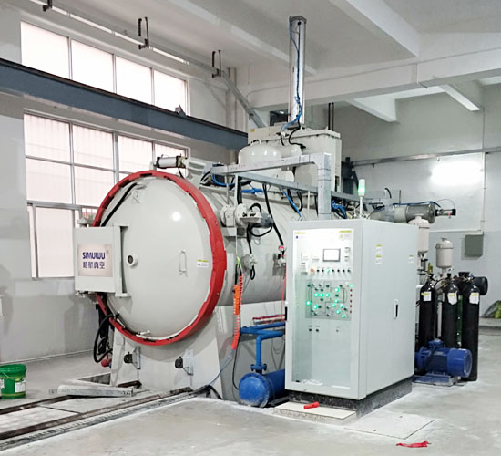 External vacuum heat treatment furnace